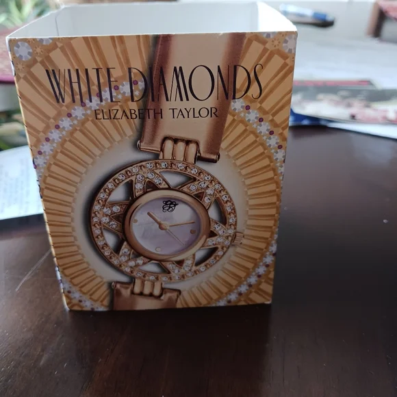 Elegant Gold Women's Watch Whitle Diamond - Picture 3 of 4